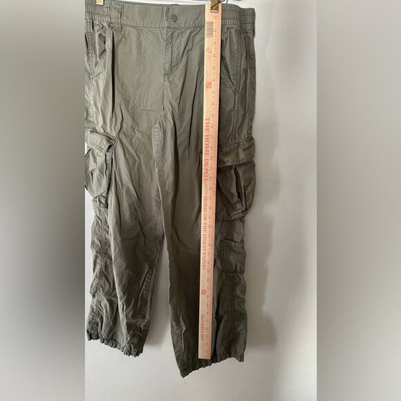 H&M Women’s Olive Green Cargo Pants Divided by Size 6 Casual , Relaxed Utility - Picture 5 of 9